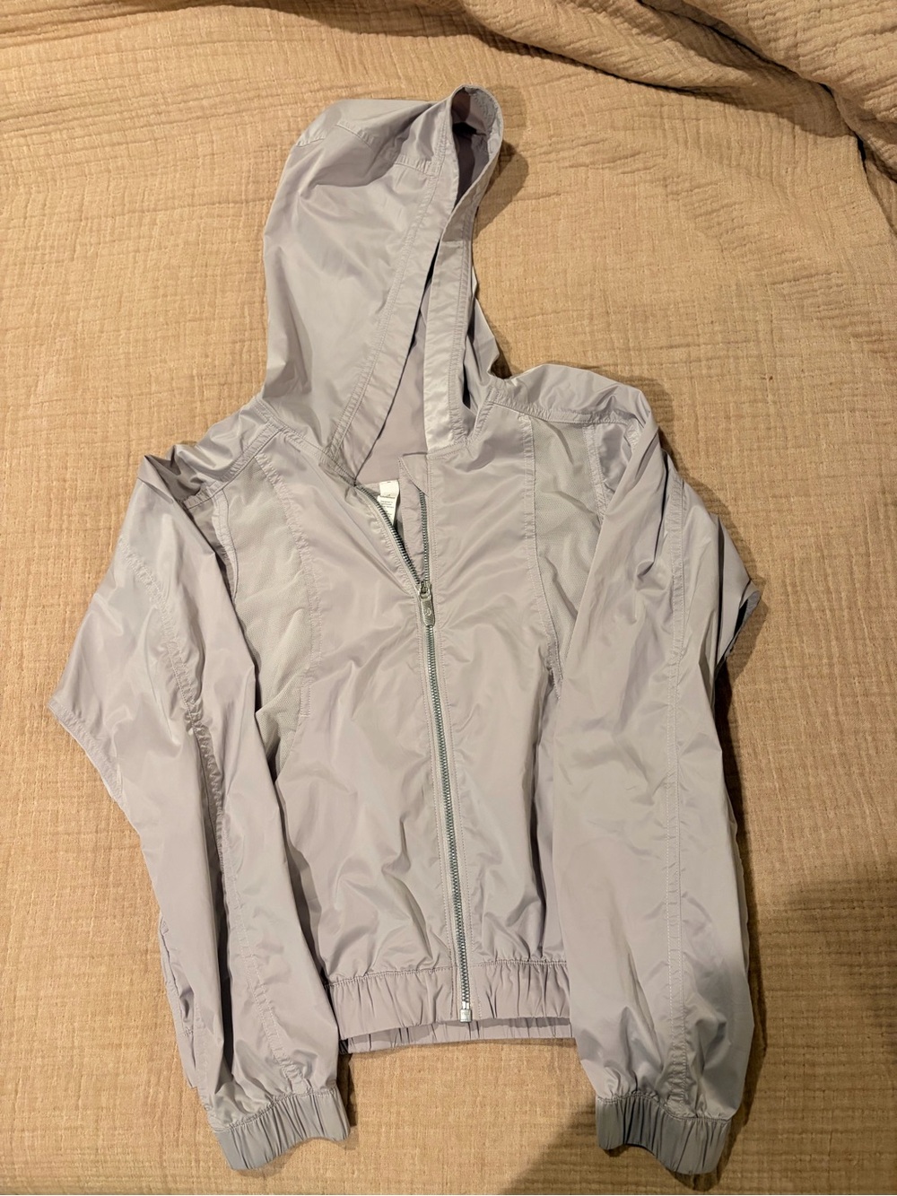 Lululemon Goal Crusher Jacket Women’s Size 4 Light Gray Hooded Running Windbreak